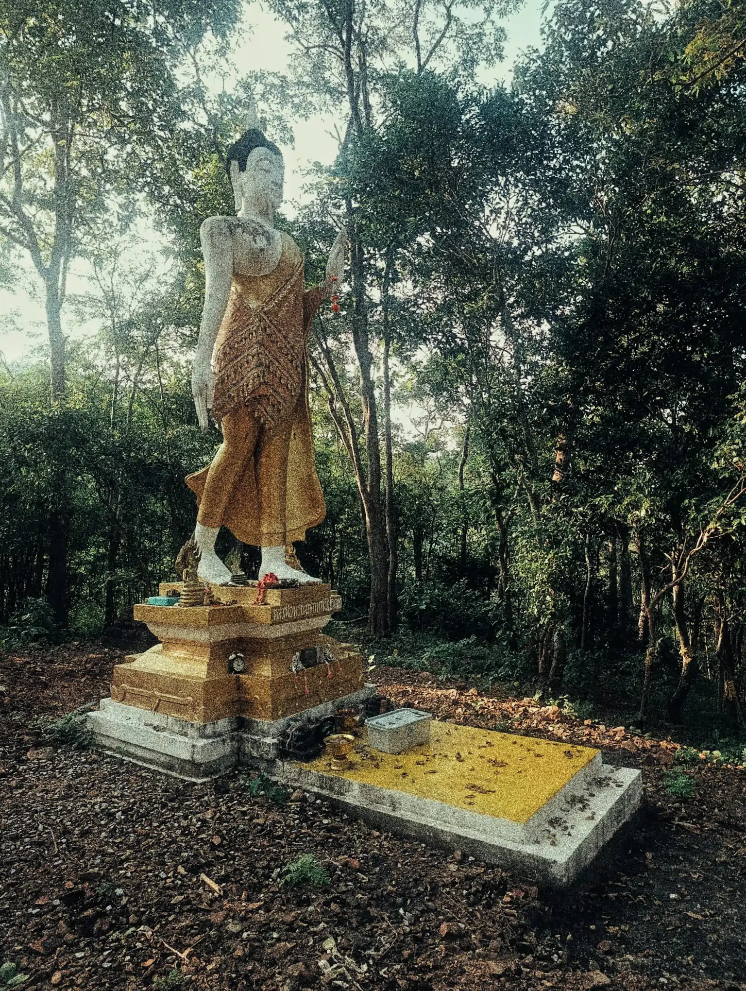 Sukhotai Buddha Monument
