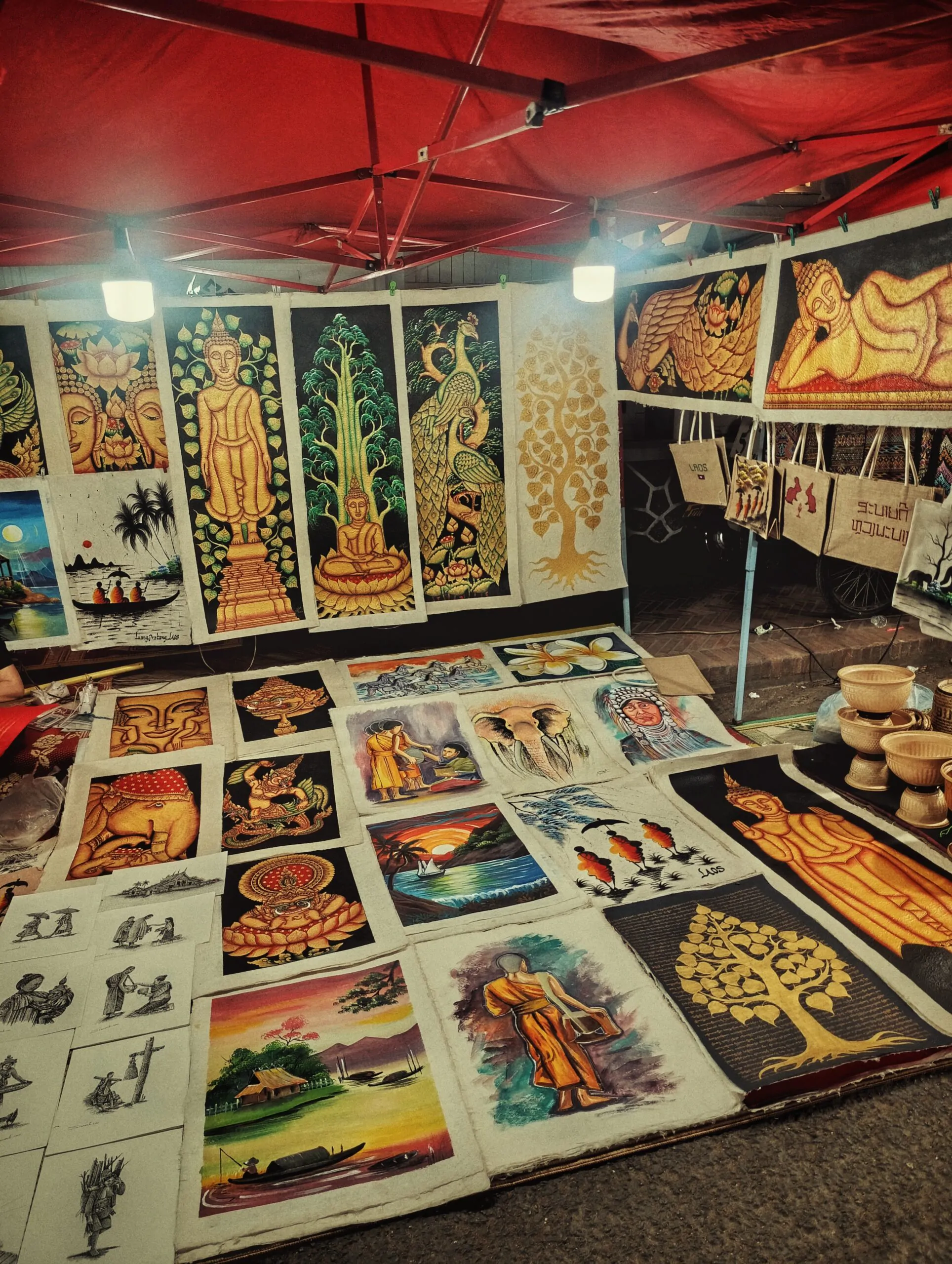 Nocny Rynek Luang Prabang prezentował się przepięknie